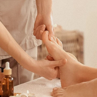 Foot Reflexology + Aroma Therapy